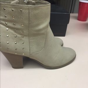 Always stylish booties! Authentic beige 5.5
